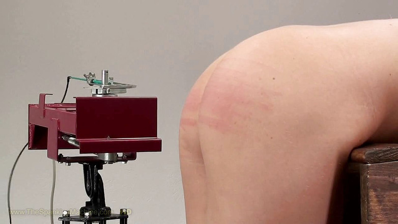 Spanking Server: Výprask na stroj - Ally ass bič