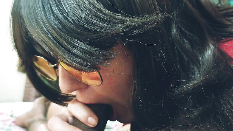 Bolly Karma: Domácí amatérský sex s příležitostnou webovou kamerou od vedle