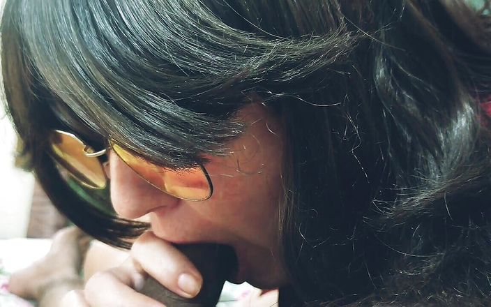 Bolly Karma: Eigengemaakte amateurseks met casual webcammeisje naast de deur