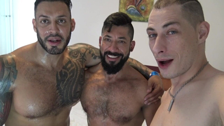 Bare domination in backroom with fetish boys: Зрілий хлопець дає свою дупу
