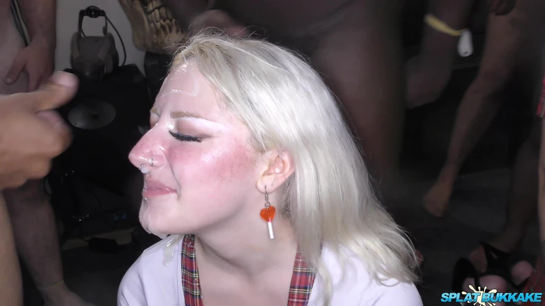 Bukkake team: Baculaté děvky ze Spojeného království chtějí tyto ptáky hluboko do...