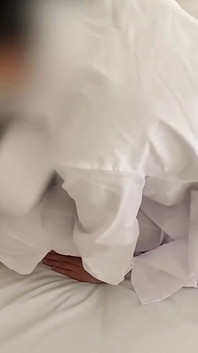 #120 Nieuwe verpleegster is een doc's spermadump doc, gebruik alsjeblieft mijn poesje vandaag. Neuken op het bed gebruikt door de patiënt