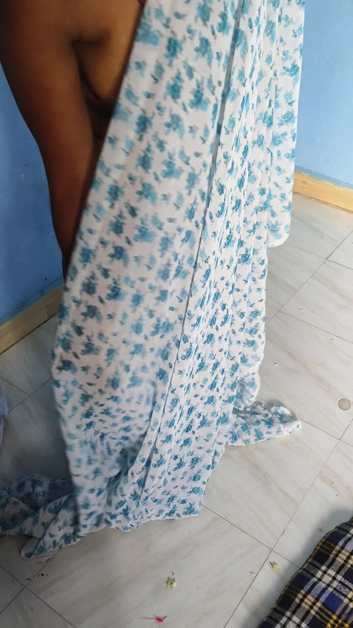 Tamil lesbian: Hete borsten laten zien