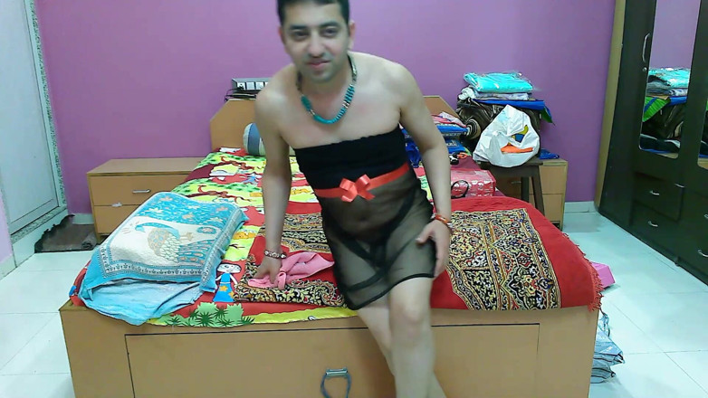 Cute & Nude Crossdresser: Sexy sissy crossdresser Sweet Lízátko v bezpínákovém prádle, tangách a...