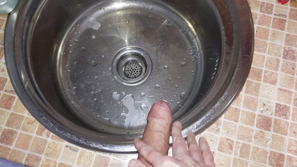 Marshall-Zeitung: Nemohl jsem odolat nevysát sperma do kuchyňského dřezu!