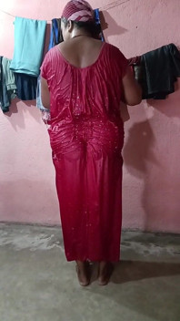 Sari cade dopo il bagno sfw 2