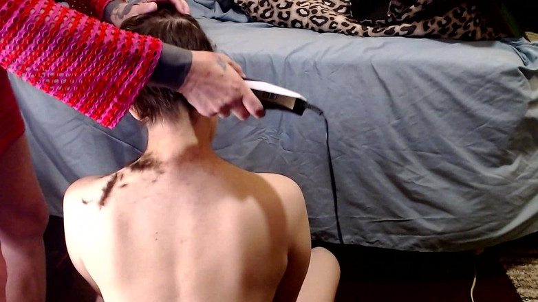 Abby Anna: 보지를 면도하는 머리와 보지