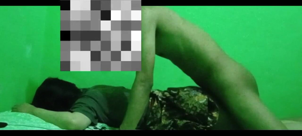 Famly sex: Vertel mijn stiefzus om voor haar te zorgen terwijl ze...