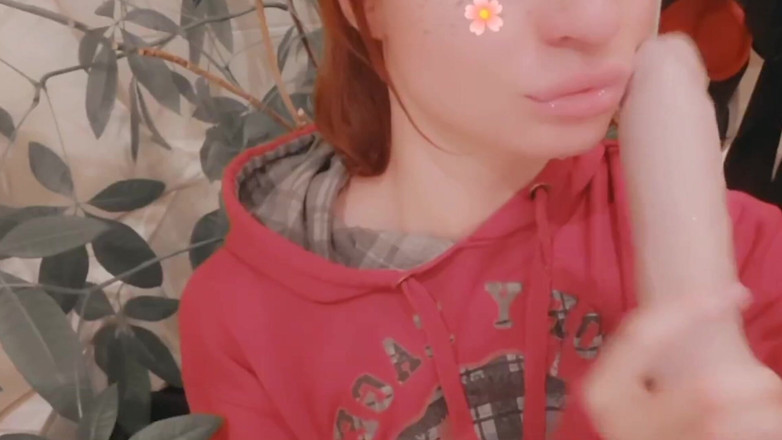 TiSIssyTi: Sissy Femboy retar dig suger dildo och spottar den