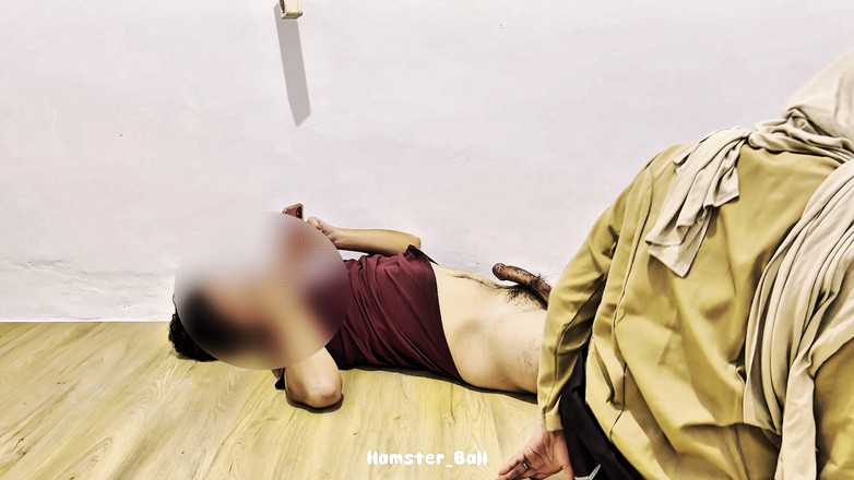 Hamster_Ball: 18+ muzułmańskie licealnie uczą się pieprzyć z ogrodnikiem w szkole