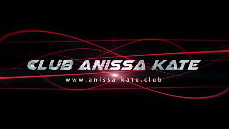 Club Anissa Kate: Rose Valerie anal seks yapmadan önce amını siktiriyor