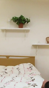 饥渴的黑发女郎被吃掉并被狠操