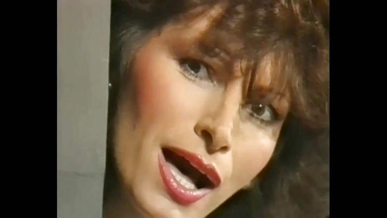 Vintage Climax: Kouří svému fotografovi její pracovní den