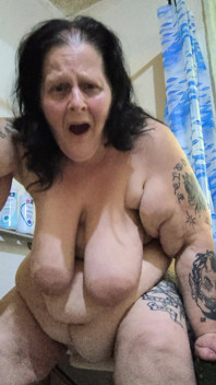 Dikke rollen vuile gaten, nare tante kreeg stiefzus onder de douche