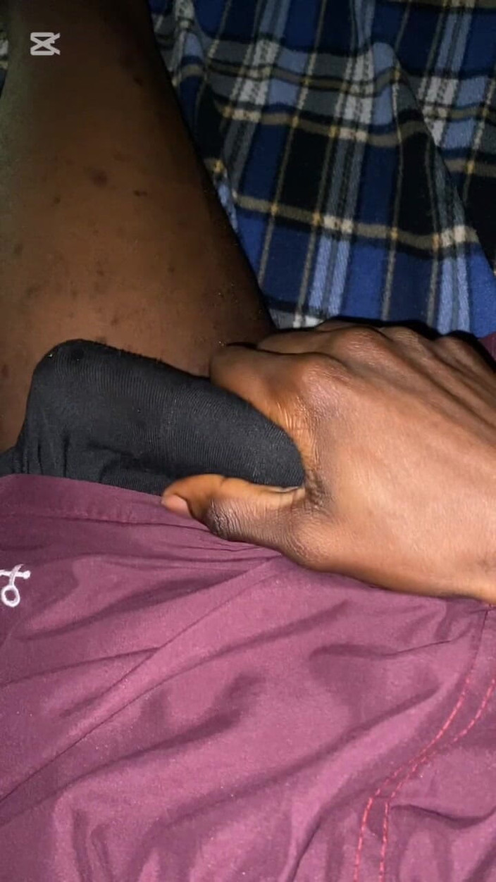 Slimniqqa: Pris en train de caresser une grosse noire dans le...