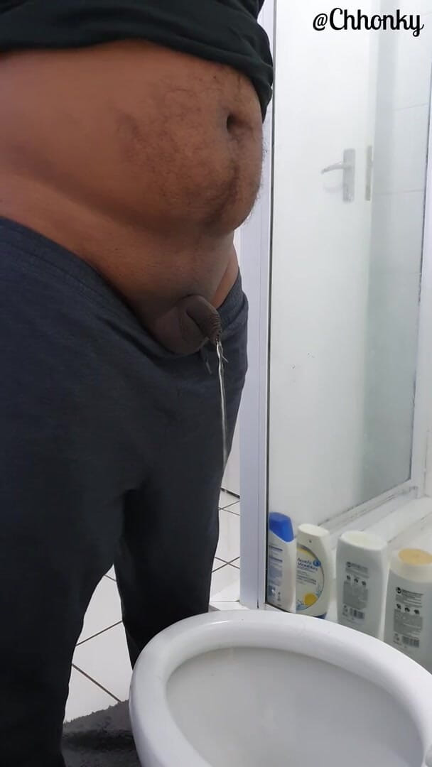 Denim Tiger: Cewek gemuk kencing pagi-pagi