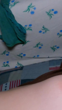Condividere un letto con la mia sorellastra è stato un errore