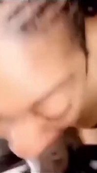내 얼굴과 벽이 내 귀여운 얼굴 흑누나 얼싸로 장식할 수 있게 해줘