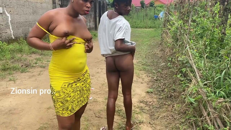 Zion: Yaramaz Afrikalı Genç Kız Güpegündüz Götlerini Gösteriyor