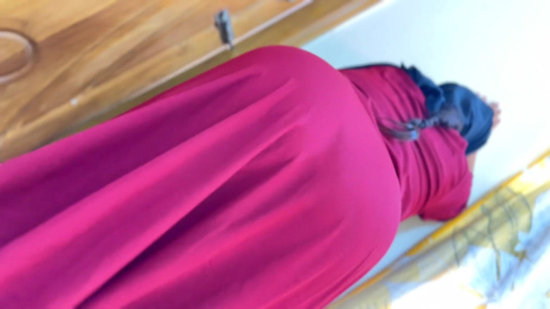 Aria Mia: Güzel ateşli üvey anne Suudi Arabistan'da burqasını açıyor ve büyük götünü...