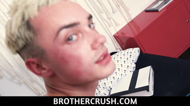 Brother Crush: Büyük üvey erkek kardeş genç Joe Ex'in vücudunu ve arzularını tanımasına...