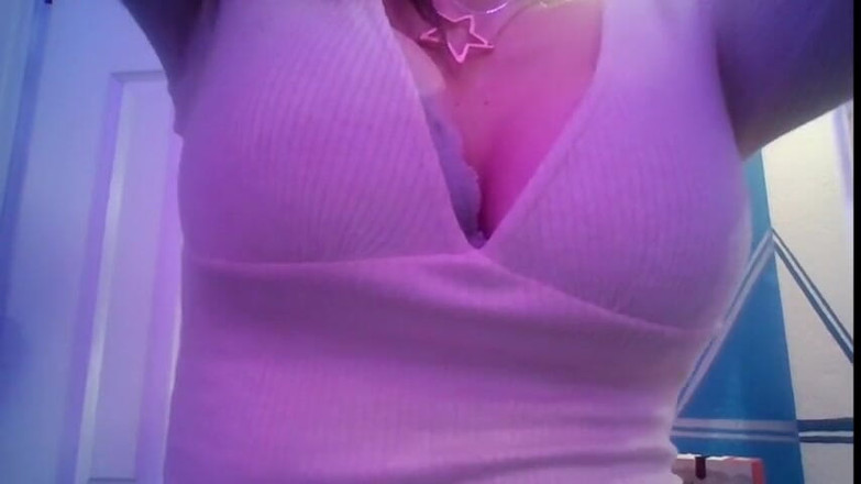 Zoey Portland: Geil meisje wrijft over haar poesje als mannen niet kijken