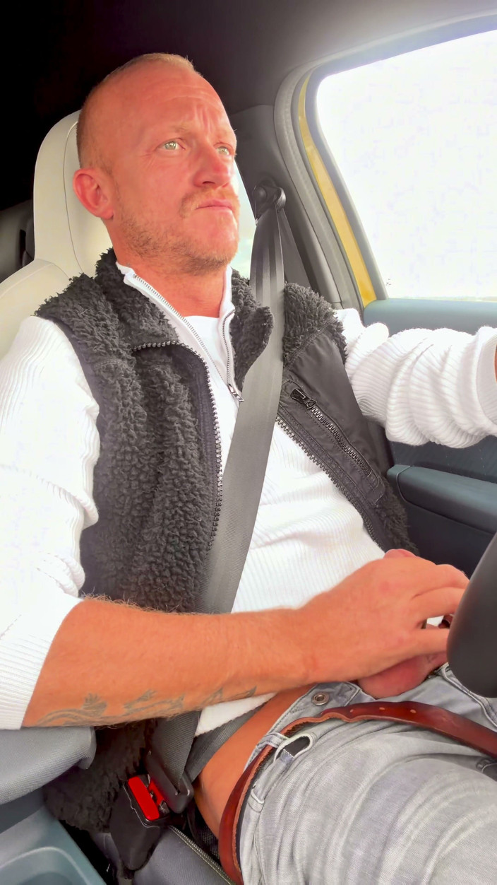 mekcho92000: Caldo in autostrada e masturbazione nel bagno pubblico