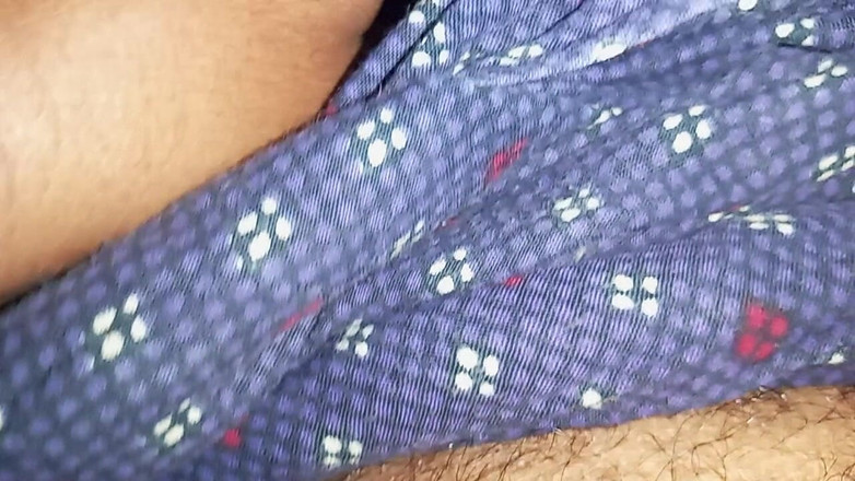 Sweet Indian cock: Indischer schwuler junge lutscht und leckt möpse