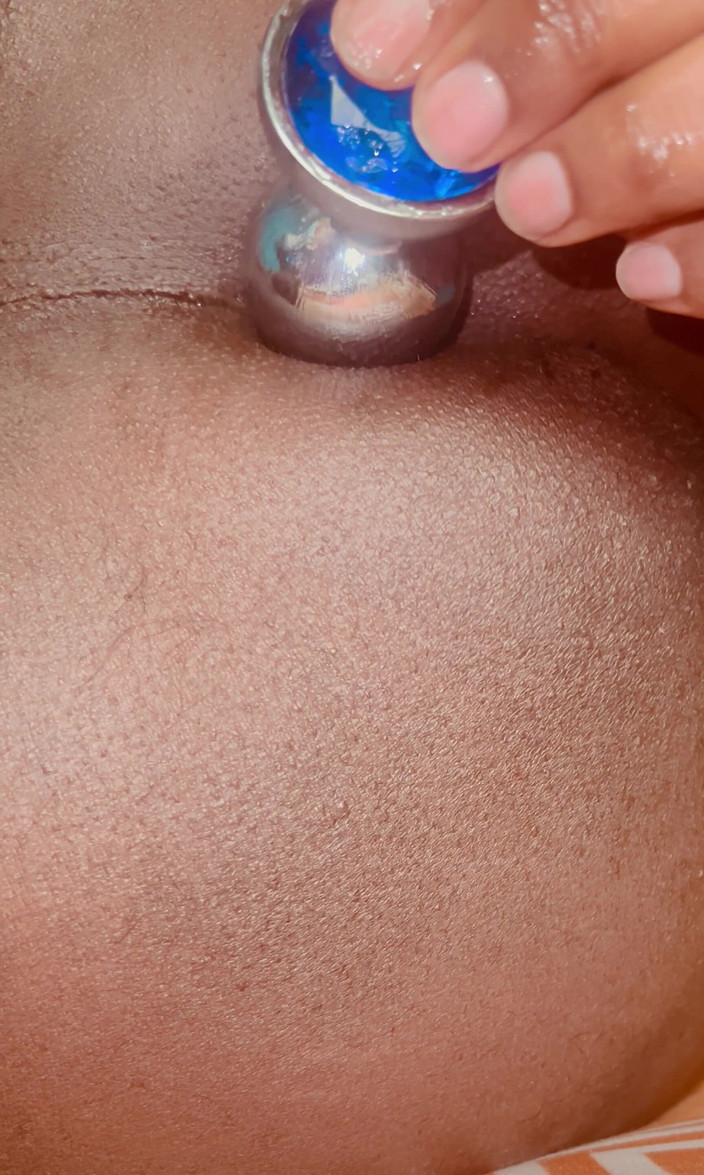 Bareback Sam: Follando mi culo indio con plug anal