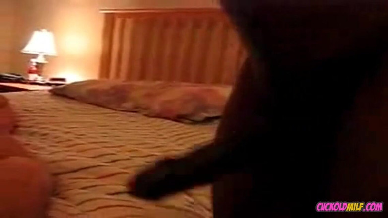 Cuckold MILF: Rogacz MILF Na pieska z jej BBC Bull