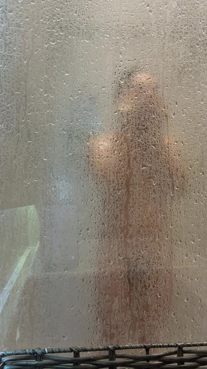 joanraay: Fratele meu vitreg a venit în vizită și a lăsat ușa deschisă în...