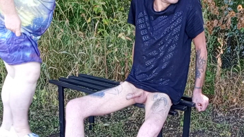 Zona901: Sousedka mi kouří ptáka v parku na lavičce, dokud se...