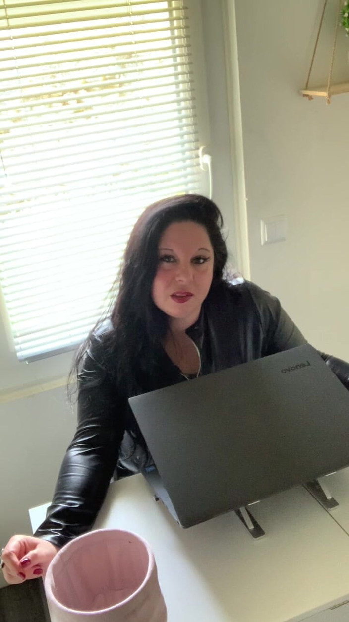 Maitresse Clara: 召见克拉拉夫人办公室