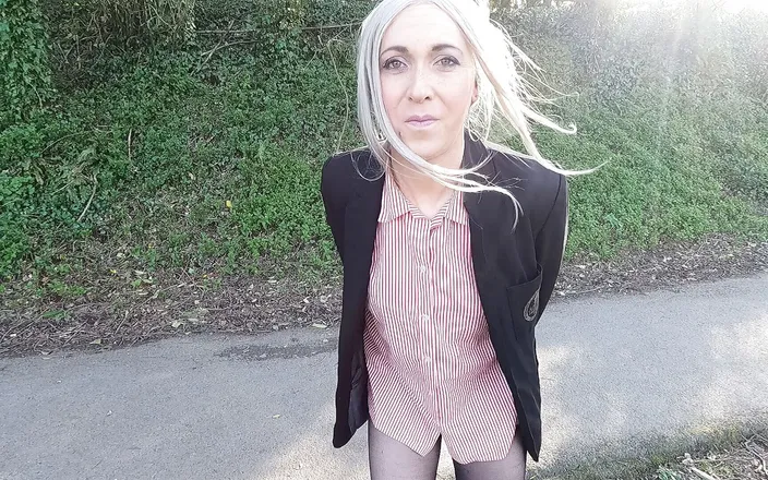 The Midnight Minx: Minx mid walk knickers removal