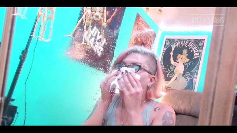 FondaDix: Mirror Sneezing