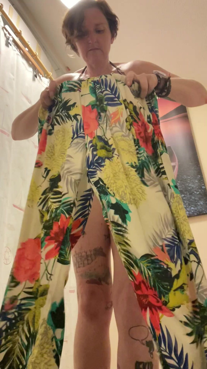 MistressWriggler: Long Legs, Short Shorts, Perfect Tits.