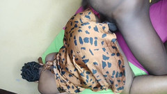 NaturalFck: 大きなオイル塗られたお尻が硬い黒いチンポを受け入れる...