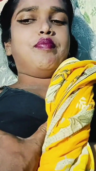 Ma ke kohne por souteela bap ne beti ko chud Diya con gemendo