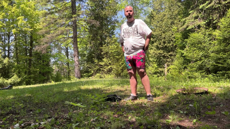 Bigwhitecock: Se déshabiller dehors