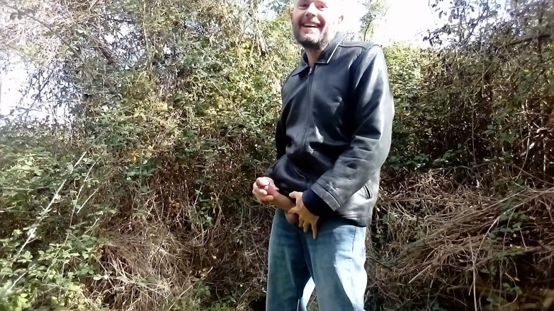 Rockardglans: Rockard Daddy आउटडोर मंडराते स्पॉट पर ट्रकर के लिए मूतना और वीर्य निकालना