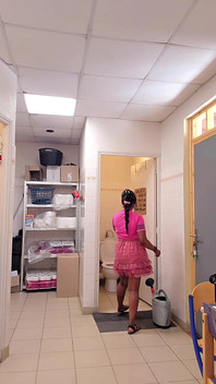 Ebony Pees Standing up
