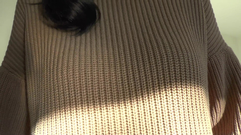 Lady Victoria Valente: Stříkni na můj svetr! Lady Victoria Valente v tlustém roláku