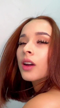새로운 수련자가 일자리를 얻기 위해 나를 성교시킵니다! 공개 섹스 - 아벨라 올슨