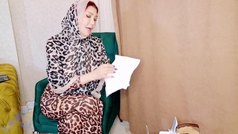 Mistressrola: Arabisk flicka med Hijab avrunkning hennes styvsys