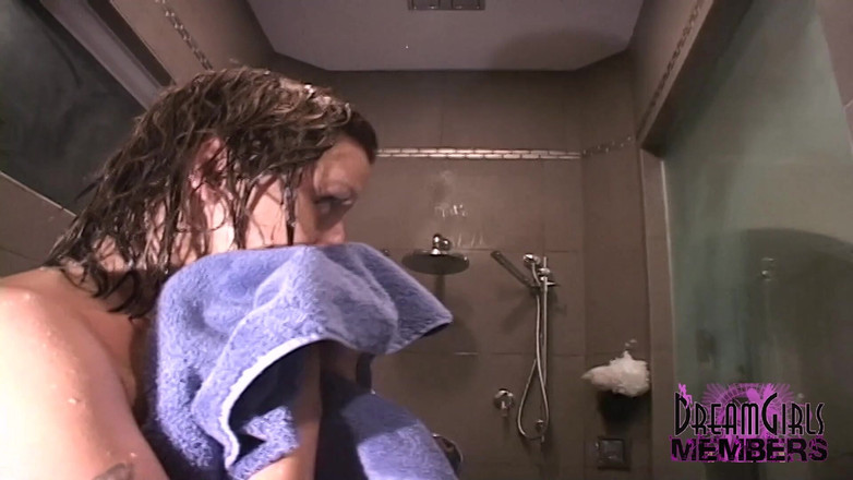 Dream Girls: Všechny přírodní vysokoškolačky se sprchí na jarních prázdninách