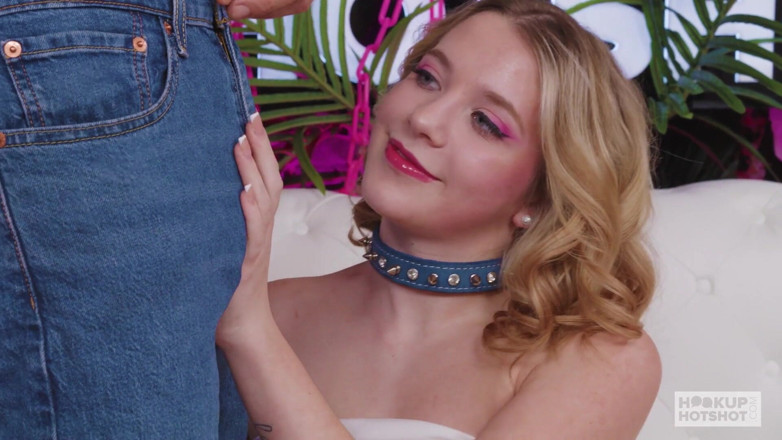 Hookup Hotshot: สาวผมทองน่ารัก Becky Summers โดนเย็ดเหมือนนางโลมตัวฉกาจ!