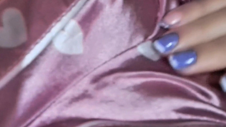 Yuli and tony: Actrița porno se masturbează și își atinge țâțele mari