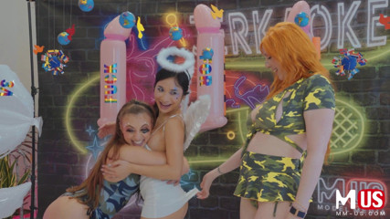Model Media US: Jerkaoke Featuring Lauren Phillips and Gia Derza