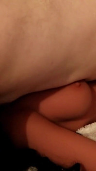 La bambola del sesso mira si scopa alla missionaria