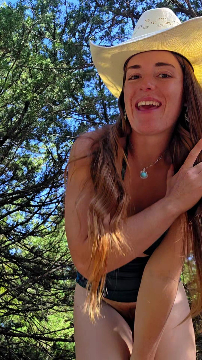 NaughtyRedFarmgirl: Wolna sukienka i buttplug grać bankomat